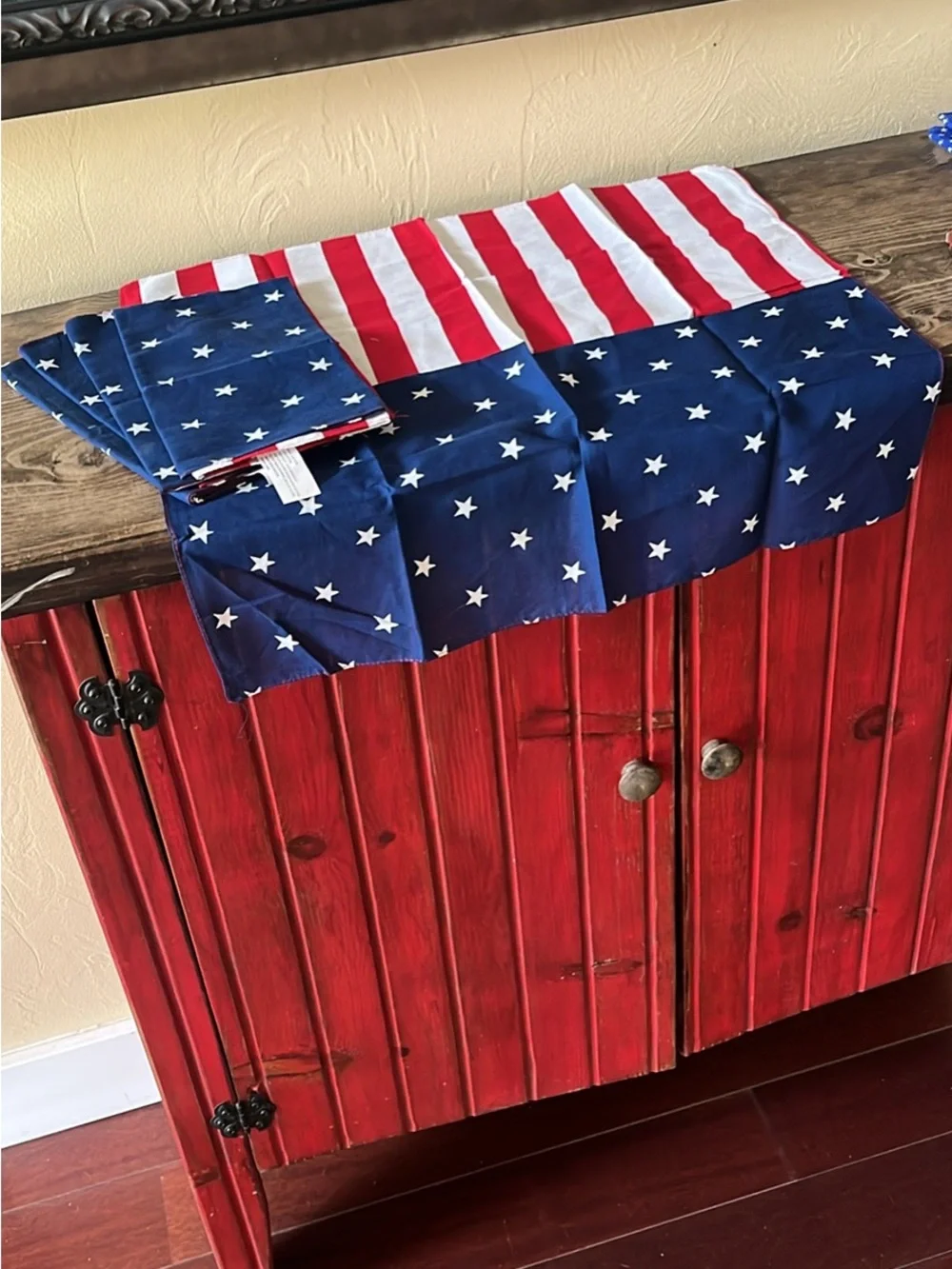 Source Unknown Red White Blue American Flag Table linens & Napkins/decor